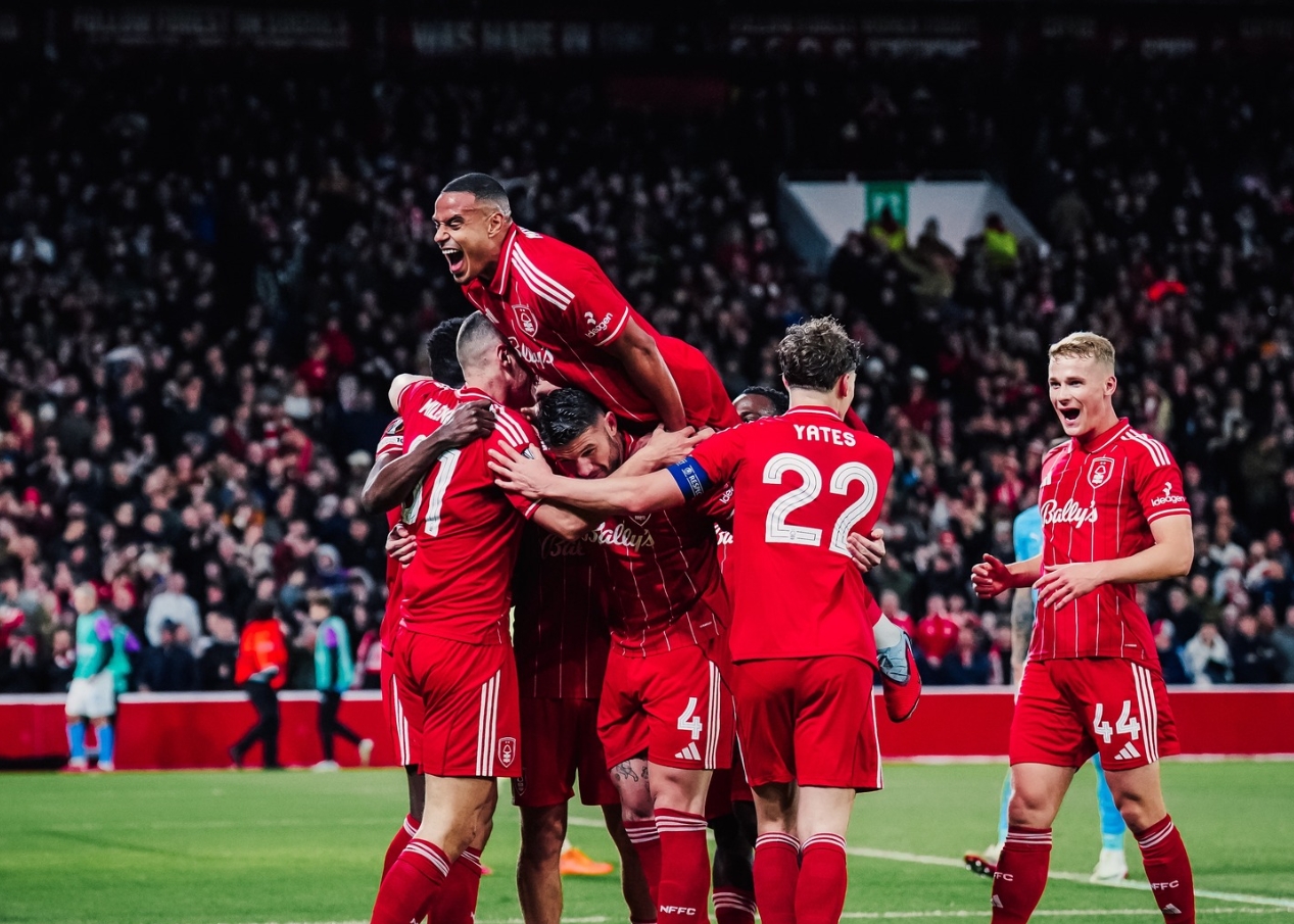 Nottingham Forest Menang